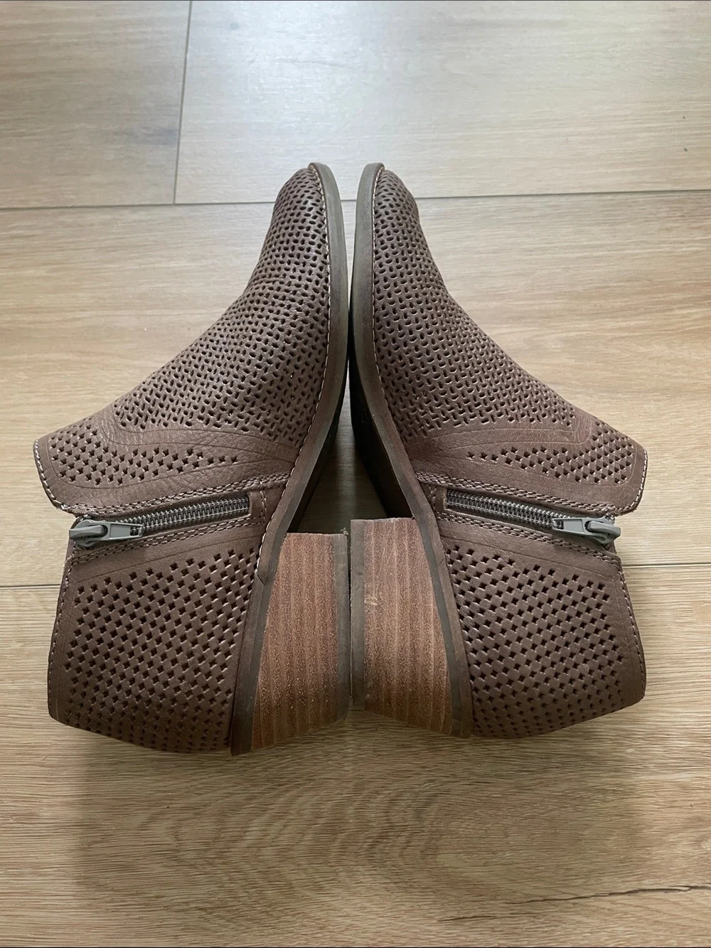 Lucky Brand Brown Perforated Leather Flats Casual 7.5 Slip on #11